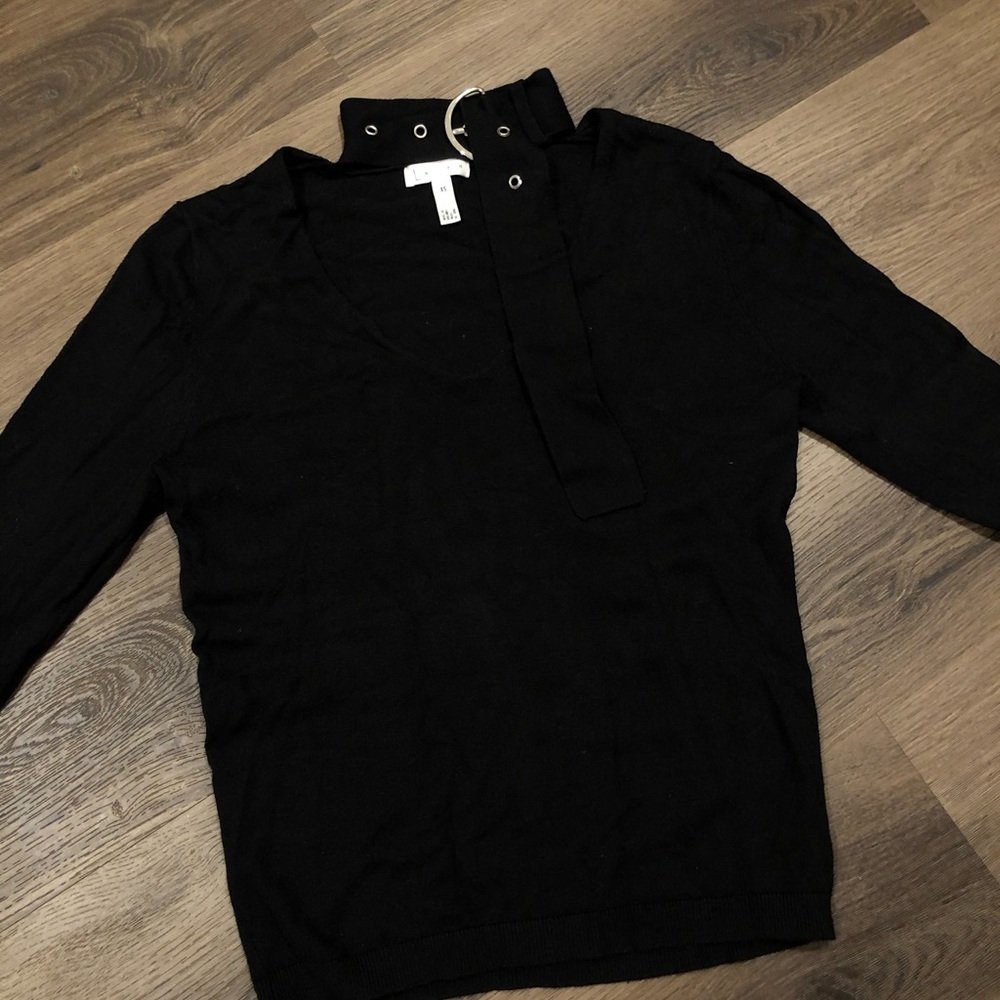 leith cute buckle neck detail sweater